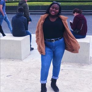 Meet your Posher, Ashline